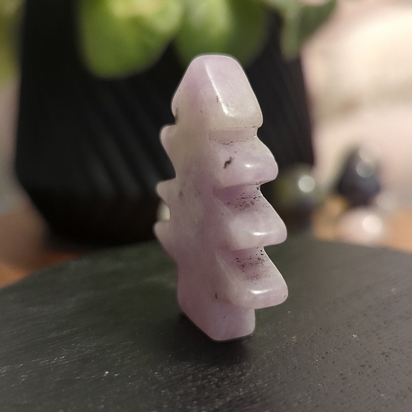 Amethyst Carved Christmas Tree - Picture 2 of 3